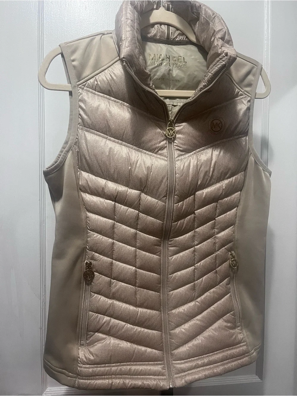 MICHAEL Michael Kors Women's Cream Quilted Puffer Vest medium jacket